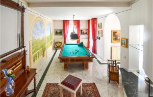 Beautiful Home In Castiglion Fiorentino biliárdasztala