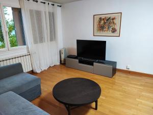 a living room with a couch and a table at Cette Maison est la Vôtre in Suresnes