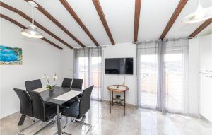 a dining room with a table and chairs at Cozy Apartment In Sevid With Wifi in Sevid