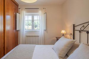 A bed or beds in a room at Casa Playa de Balares