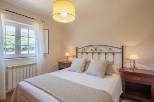 A bed or beds in a room at Casa Playa de Balares