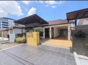 a house with a yellow refrigerator in a yard at Pelita Commercial Centre Homestay 百丽达商圈民宿 9pax in Miri