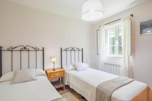 A bed or beds in a room at Casa Playa de Balares