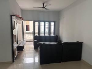 Μια τηλεόραση ή/και κέντρο ψυχαγωγίας στο Relaxing & Spacious Homestay 3BHK, 102