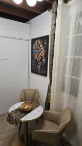 a table and a chair in a room at Mini Studio Doré 10m2 in Massy +37 photos