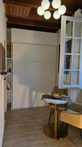 a living room with a table and a sliding door at Mini Studio Doré 10m2 in Massy