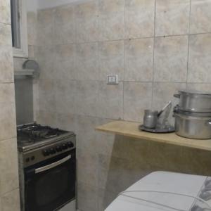 Kuchyň nebo kuchyňský kout v ubytování Room in santa maria tower hy ell dollar