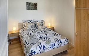 Ένα ή περισσότερα κρεβάτια σε δωμάτιο στο Joli Chalet Dans La Somme