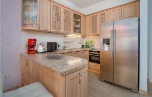 Kuchyň nebo kuchyňský kout v ubytování Cozy Apartment In Moscenicka Draga