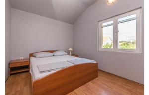 Ένα ή περισσότερα κρεβάτια σε δωμάτιο στο Awesome Apartment In Kakma With Wifi