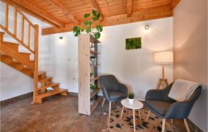 Χώρος καθιστικού στο 2 Bedroom Nice Home In Sisak +35 φωτογραφίες
