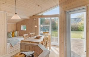Χώρος καθιστικού στο Nice Home In Væggerløse With Wifi