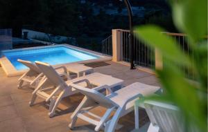 a group of white chairs and a swimming pool at 3 Bedroom Beautiful Home In Sutivan in Sutivan +30 photos