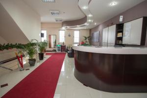 Ο χώρος του λόμπι ή της ρεσεψιόν στο Sin-Kom Hotel Garni