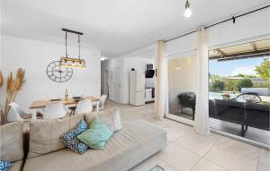 a living room with a couch and a table at Stunning Home In Jadrija in Jadrija