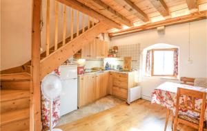 Dapur atau dapur kecil di Awesome Home In Premariacco With Wifi