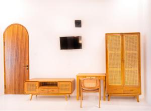 TV a/nebo společenská místnost v ubytování Ajung Mas Villa