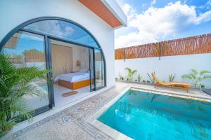 Bazén v ubytování Ajung Mas Villa nebo v jeho okolí