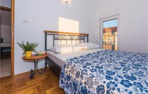 Postel nebo postele na pokoji v ubytování Two-Bedroom Apartment In Vodice