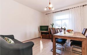 Televízia a/alebo spoločenská miestnosť v ubytovaní Six-Bedroom Holiday Home In Sv, Filip I Jakov