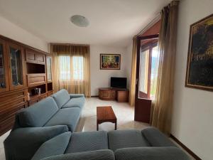 Et tv og/eller underholdning på Charming House on the Lake