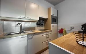 Η κουζίνα ή μικρή κουζίνα στο Amazing Apartment In De Haan With Wifi