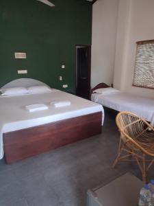 Postel nebo postele na pokoji v ubytování Sunil Garden Guesthouse