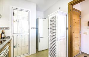 Koupelna v ubytování 2 Bedroom Cozy Apartment In Sabinillas