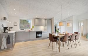 a kitchen and dining room with a table and chairs at Amazing Home In Spøttrup With Wifi in Spottrup