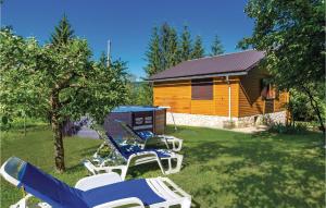 Vonkajšia záhrada v ubytovaní Two-Bedroom Holiday Home In Trosmarija + 30 fotografií