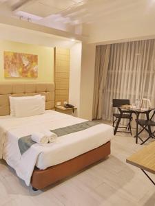 Postel nebo postele na pokoji v ubytování Chambre Hotel Mactan