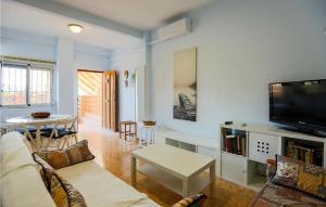 TV a/nebo společenská místnost v ubytování 2 Bedroom Beautiful Home In Cartagena