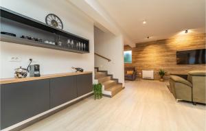 Kuchyň nebo kuchyňský kout v ubytování Beautiful Home In Zdrelac