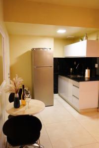 Küche/Küchenzeile in der Unterkunft דירת נופש אילת -אלמוג Almog Suite in Eilat close to Red Sea - דירת נופש אלמוג מרחק נגיעה מהים