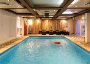 Piscina en o cerca de Al Liwan Residence