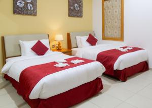 A bed or beds in a room at Al Liwan Residence Még 37 kép