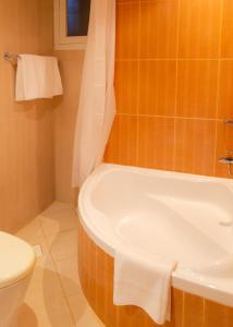 Un baño de Al Liwan Residence