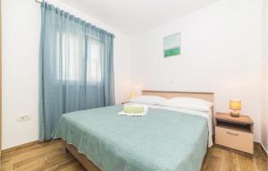Ein Bett oder Betten in einem Zimmer der Unterkunft Two-Bedroom Holiday Home In Kastel Novi