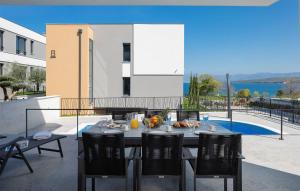 Balkón alebo terasa v ubytovaní Pet Friendly Apartment In Zidarici + 25 fotografií