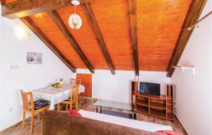 Posezení v ubytování Six-Bedroom Holiday Home In Sipan