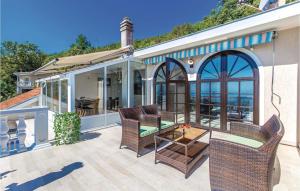 Balkón nebo terasa v ubytování 8 Bedroom Beautiful Home In Matulji