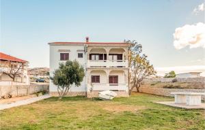 Το κτήριο όπου στεγάζεται  το διαμέρισμα