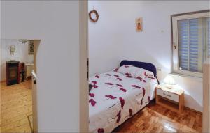 Postel nebo postele na pokoji v ubytování Holiday Home Murter With Sea View 01