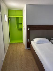 Postel nebo postele na pokoji v ubytování Kyriad Direct Metz Nord – Woippy