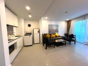 Η κουζίνα ή μικρή κουζίνα στο Mykonos Hua Hin - 1 bdr Condo Shared Pool Downtown