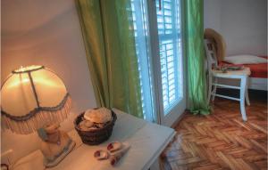 Postel nebo postele na pokoji v ubytování Holiday Home Murter With Sea View 01