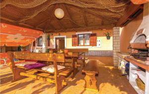 Kuchyň nebo kuchyňský kout v ubytování Cozy Apartment In Kostrena