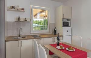 Fotografia z galérie ubytovania Beautiful Home In Marcana With Kitchen v destinácii Marčana