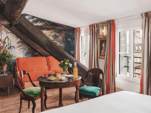 Posezení v ubytování Hotel Madeleine De Senlis