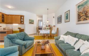 a living room with two couches and a table at Gorgeous Apartment In Njivice With Wifi in Njivice